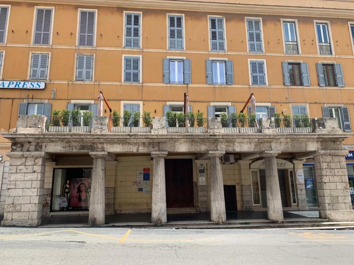 7 Bell'S House Hotel Civitavecchia Exterior photo